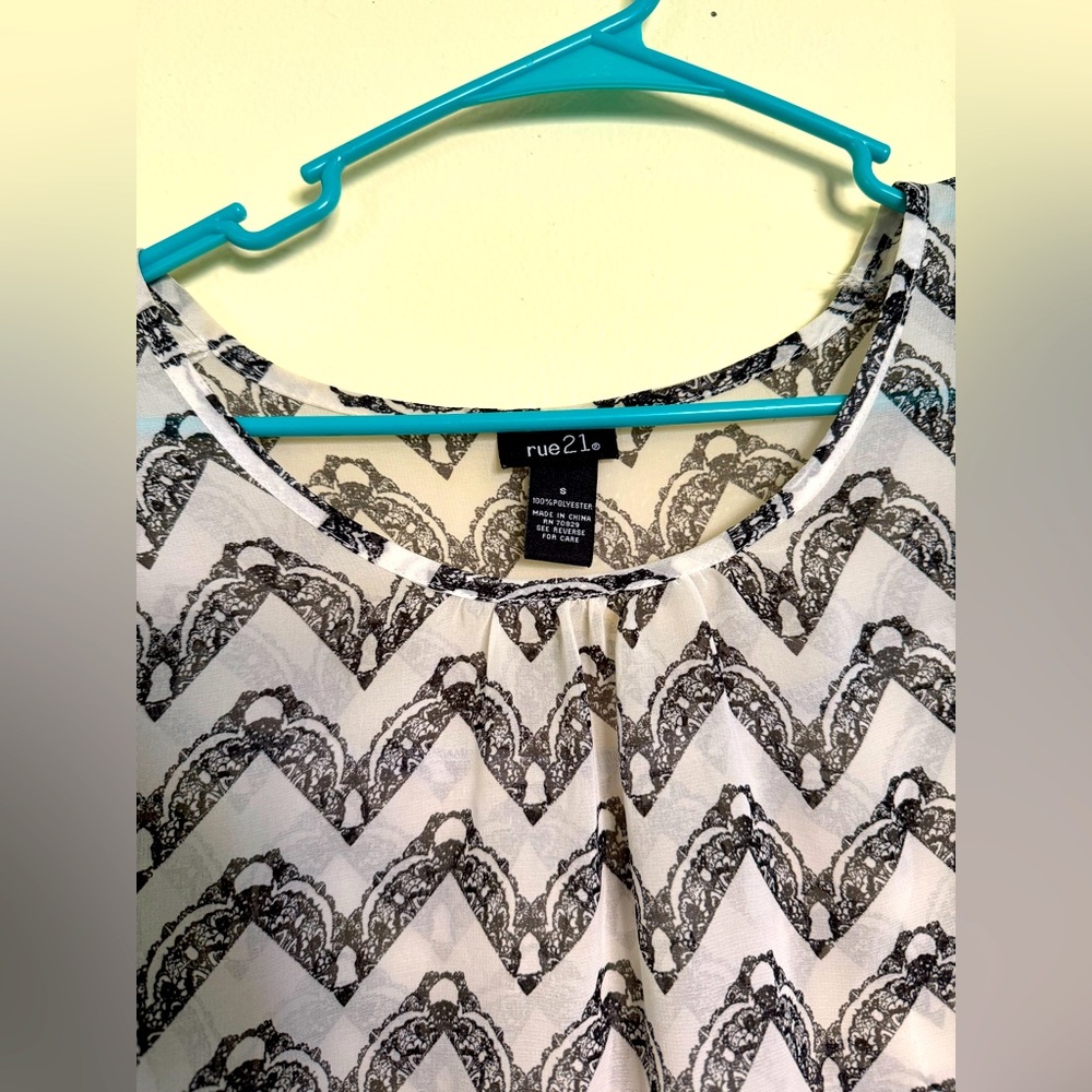 Blouse - Picture 3 of 3